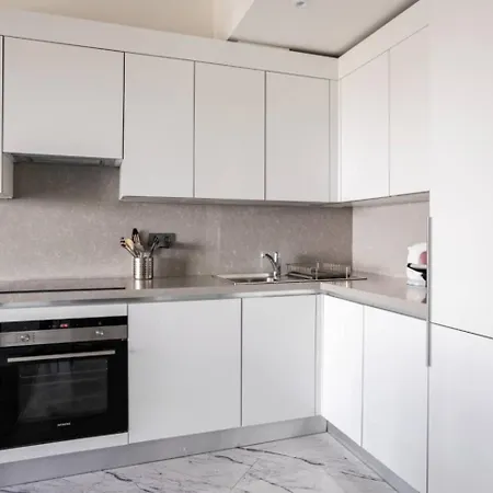 Gorgeous Modern 1bd Views W Poolgym! #255 Daire İstanbul